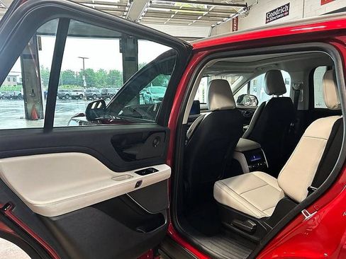 Used 2025 Lincoln Aviator AWD w/ Equipment Group 101A image 27