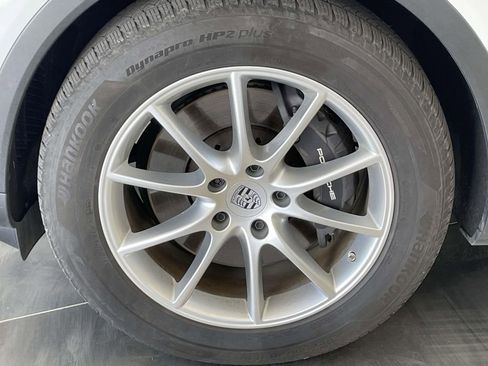 Used 2024 Porsche Cayenne image 11
