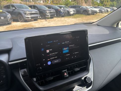 Used 2025 Toyota Corolla LE FWD image 21