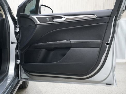 Used 2020 Ford Fusion SEL image 32