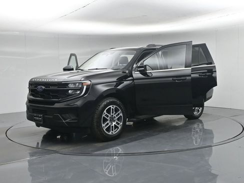 Certified 2025 Ford Expedition Active AWD/4WD image 36