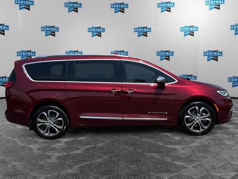 Used 2022 Chrysler Pacifica Pinnacle AWD/4WD image 5