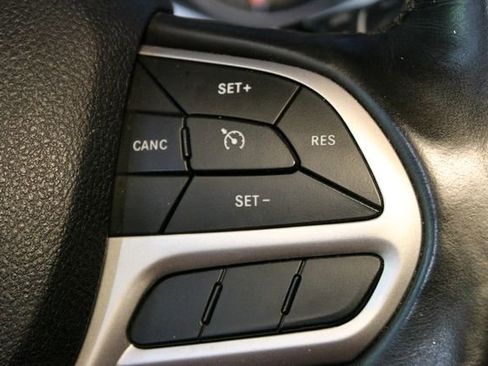 Used 2018 Jeep Cherokee Trailhawk w/ Comfort & Convenience Group AWD/4WD image 23