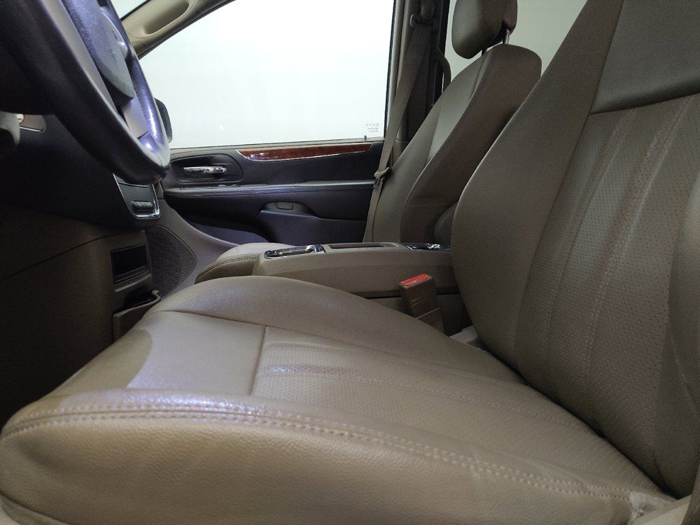 Used 2015 Chrysler Town & Country Touring-L w/ Driver Convenience Group FWD image 17