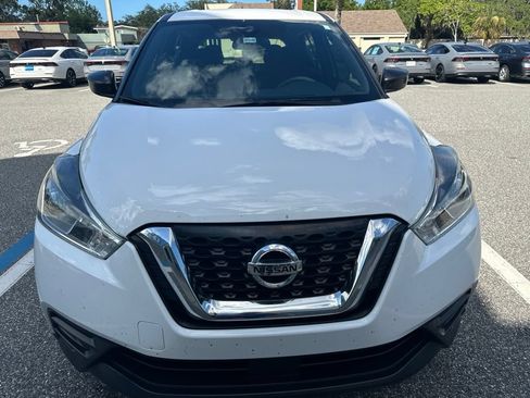 Used 2020 Nissan Kicks S FWD image 2