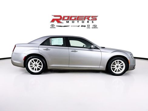 Used 2016 Chrysler 300 S AWD/4WD image 9