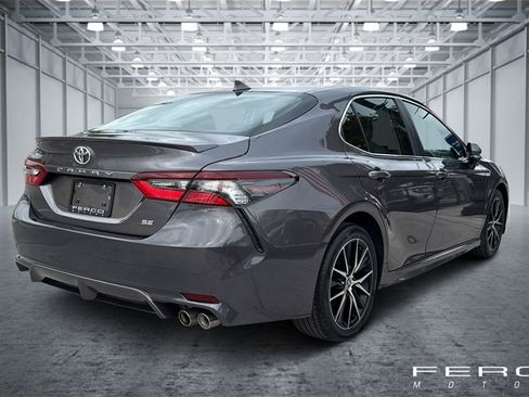 Used 2023 Toyota Camry SE image 5