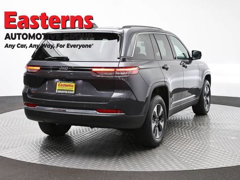 Used 2022 Jeep Grand Cherokee Limited 4xe w/ Luxury Tech Group II AWD/4WD image 5