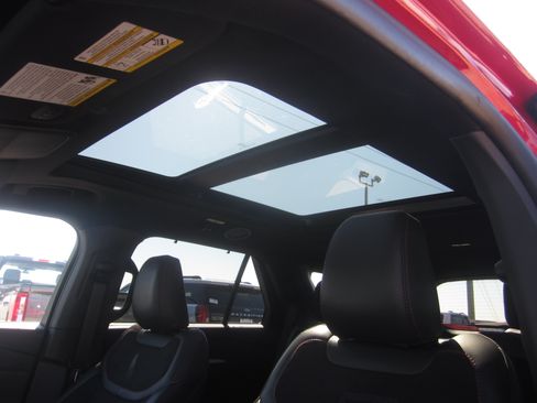 Used 2025 Ford Explorer ST AWD/4WD image 18