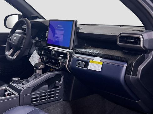 New 2026 Toyota 4Runner 4WD image 28