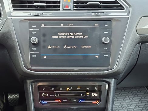 Certified 2022 Volkswagen Tiguan SE image 25