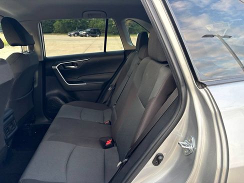 Used 2025 Toyota RAV4 XLE AWD/4WD image 21
