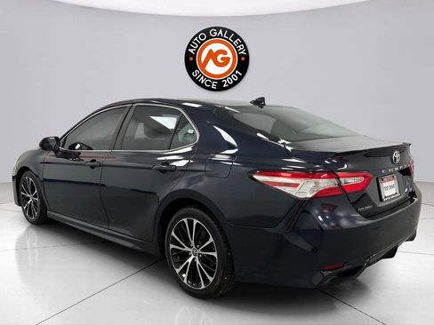 Used 2020 Toyota Camry SE image 5
