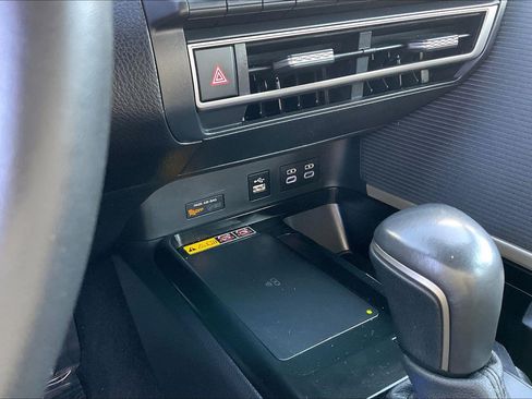 Used 2025 Toyota Camry SE FWD image 38