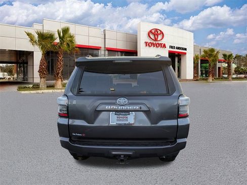 Certified 2022 Toyota 4Runner SR5 Premium image 6