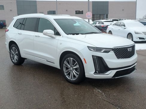 Used 2024 Cadillac XT6 Premium Luxury image 2