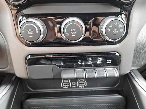 New 2026 RAM 1500 Express AWD/4WD image 19