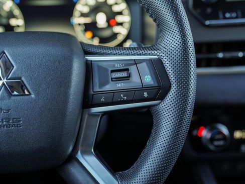 Used 2023 Mitsubishi Outlander SE image 31