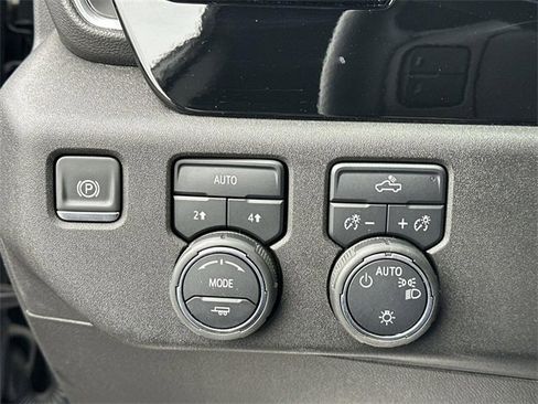 Used 2025 Chevrolet Silverado 1500 LT image 17