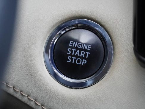 Used 2022 Toyota Highlander Limited image 19