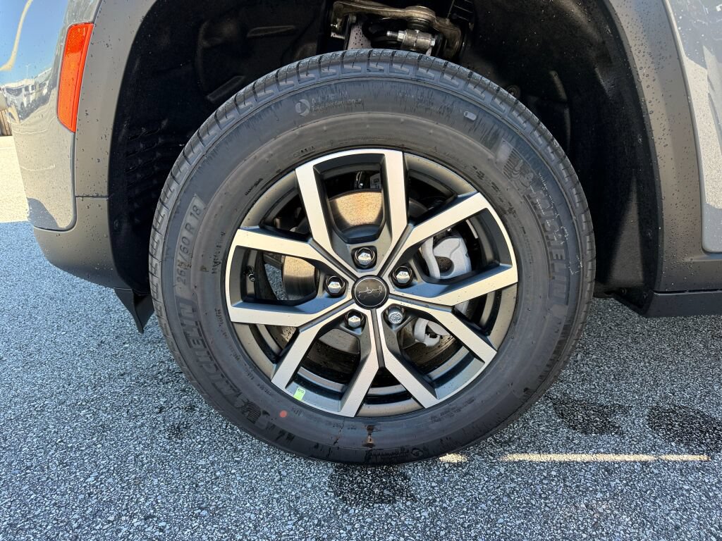 New 2027 Jeep Grand Cherokee Laredo RWD image 33