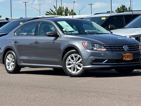 Used 2018 Volkswagen Passat 2.0T S FWD image 2