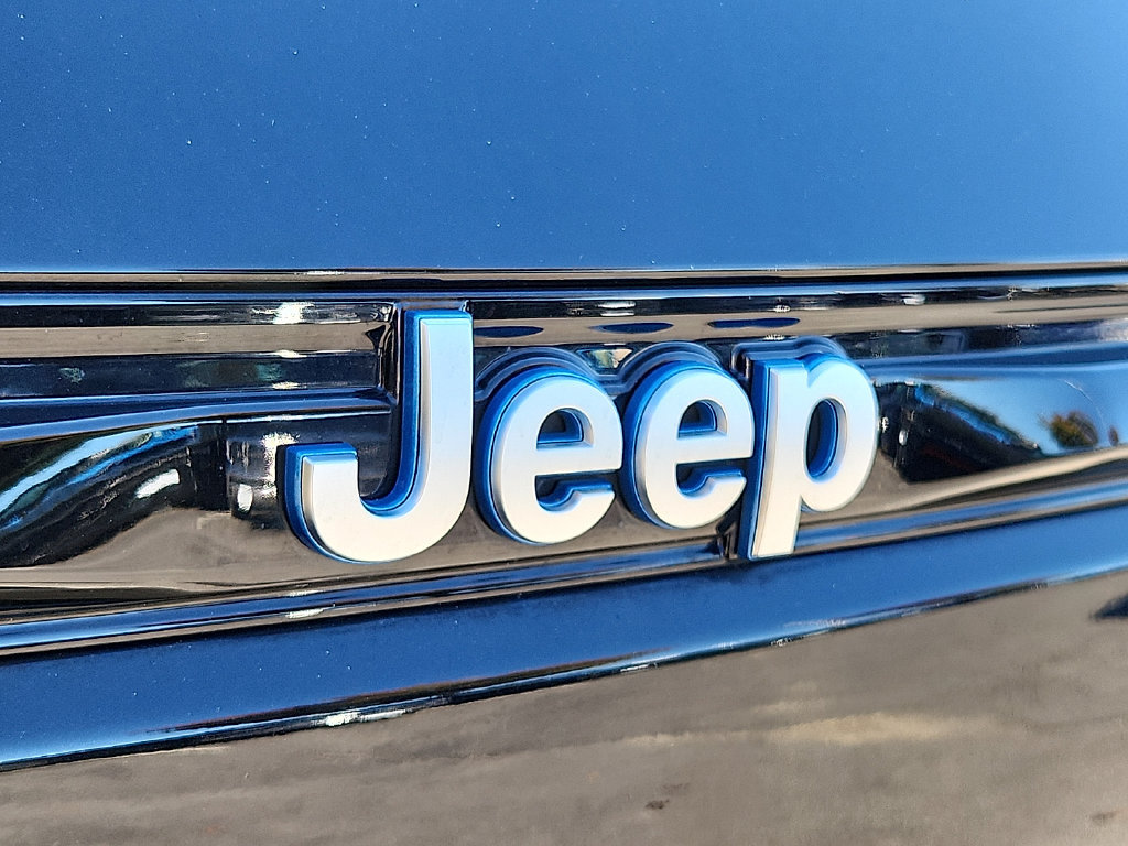 Used 2023 Jeep Grand Cherokee Summit w/ Advanced Protech Group IV AWD/4WD image 35