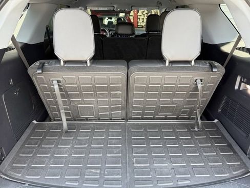 Used 2022 Ford Explorer XLT w/ Equipment Group 202A image 13