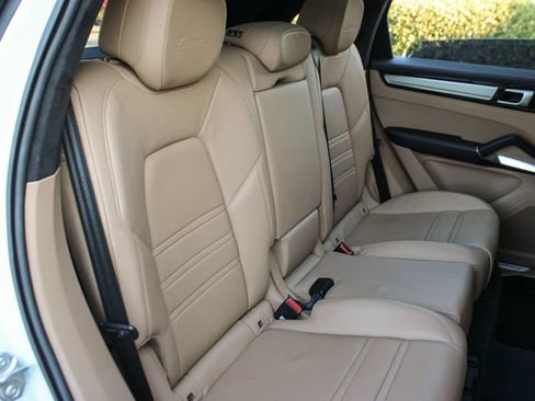 Used 2019 Porsche Cayenne Turbo AWD/4WD image 25