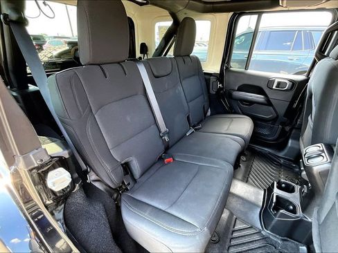Used 2020 Jeep Wrangler Unlimited Sahara AWD/4WD image 23