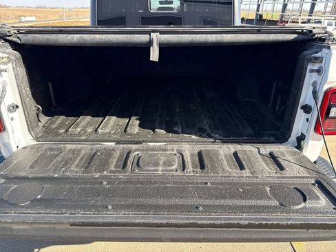 Used 2021 Jeep Gladiator Overland w/ Popular Equipment Package image 12
