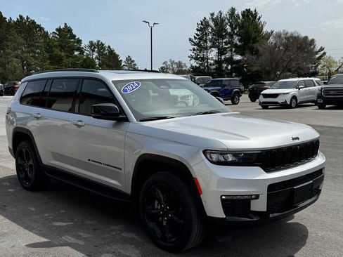 Used 2024 Jeep Grand Cherokee L Limited w/ Luxury Tech Group II AWD/4WD image 8