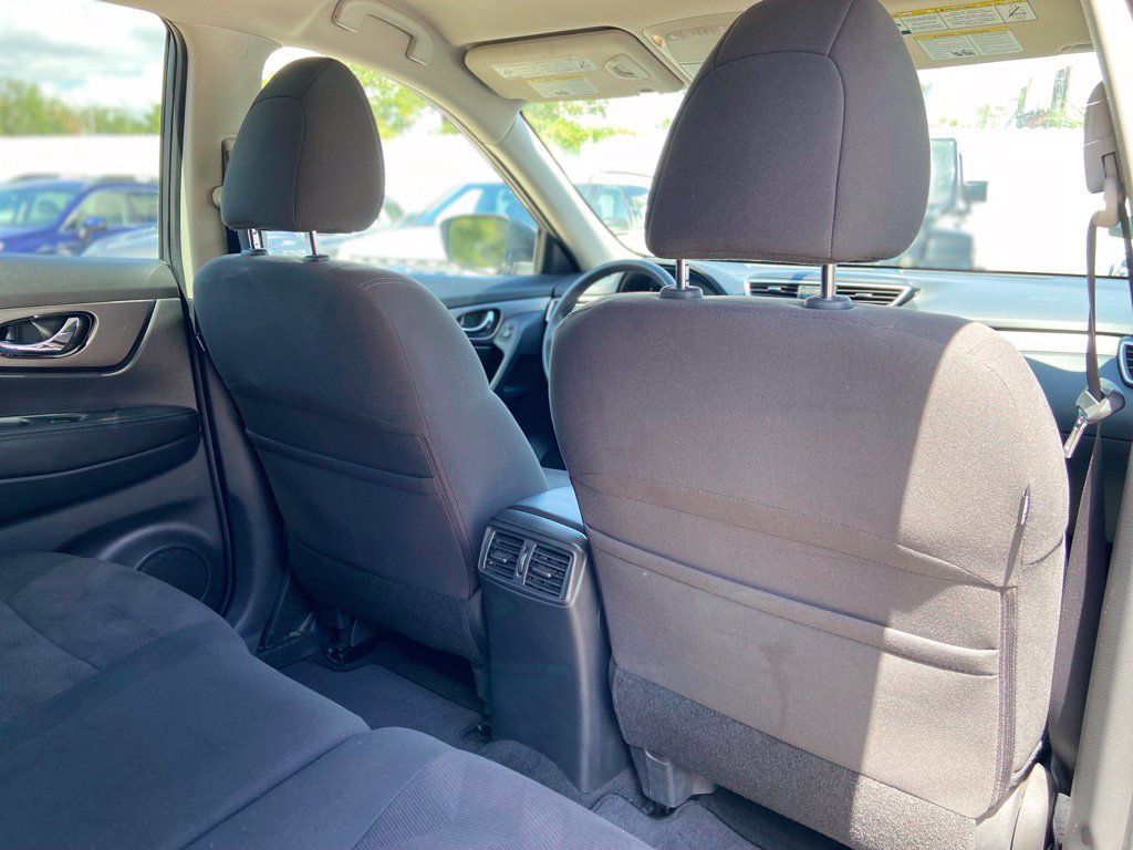Used 2016 Nissan Rogue SV FWD image 23