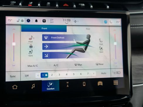 Used 2023 Jeep Grand Cherokee L Limited w/ Luxury Tech Group II image 18