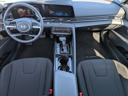 Certified 2025 Hyundai Elantra SEL image 5