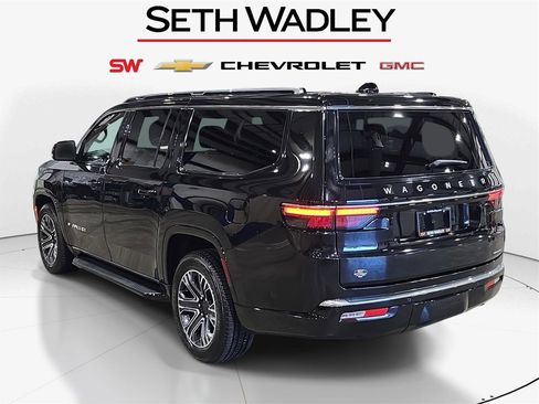Used 2024 Jeep Wagoneer L Series II w/ Flexible Seating Group image 5