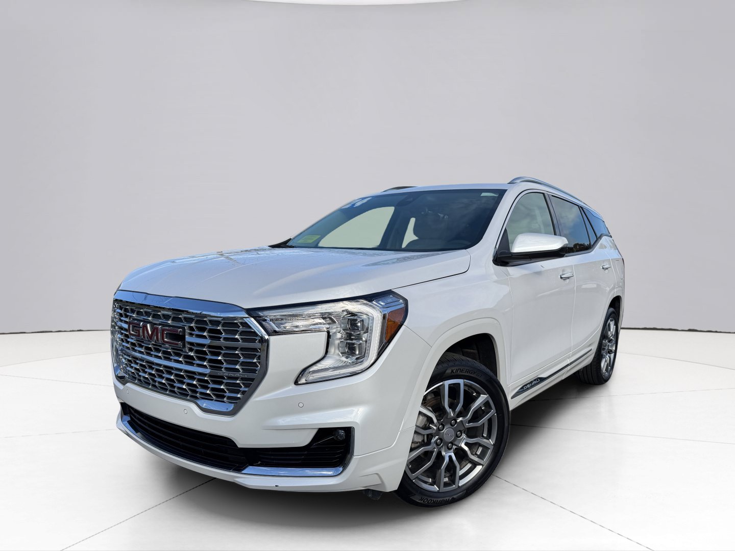 Used 2024 GMC Terrain Denali w/ LPO, Floor Liner Package AWD/4WD image 1
