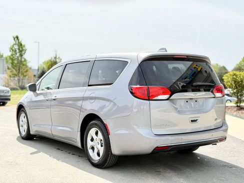 Used 2018 Chrysler Pacifica Touring Plus FWD image 14