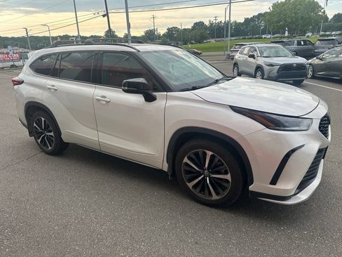 Used 2021 Toyota Highlander XSE FWD image 23