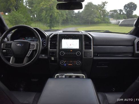 Used 2018 Ford Expedition Max XLT w/ Equipment Group 202A AWD/4WD image 18
