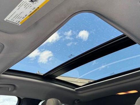 Used 2020 Chevrolet Malibu LT FWD image 31