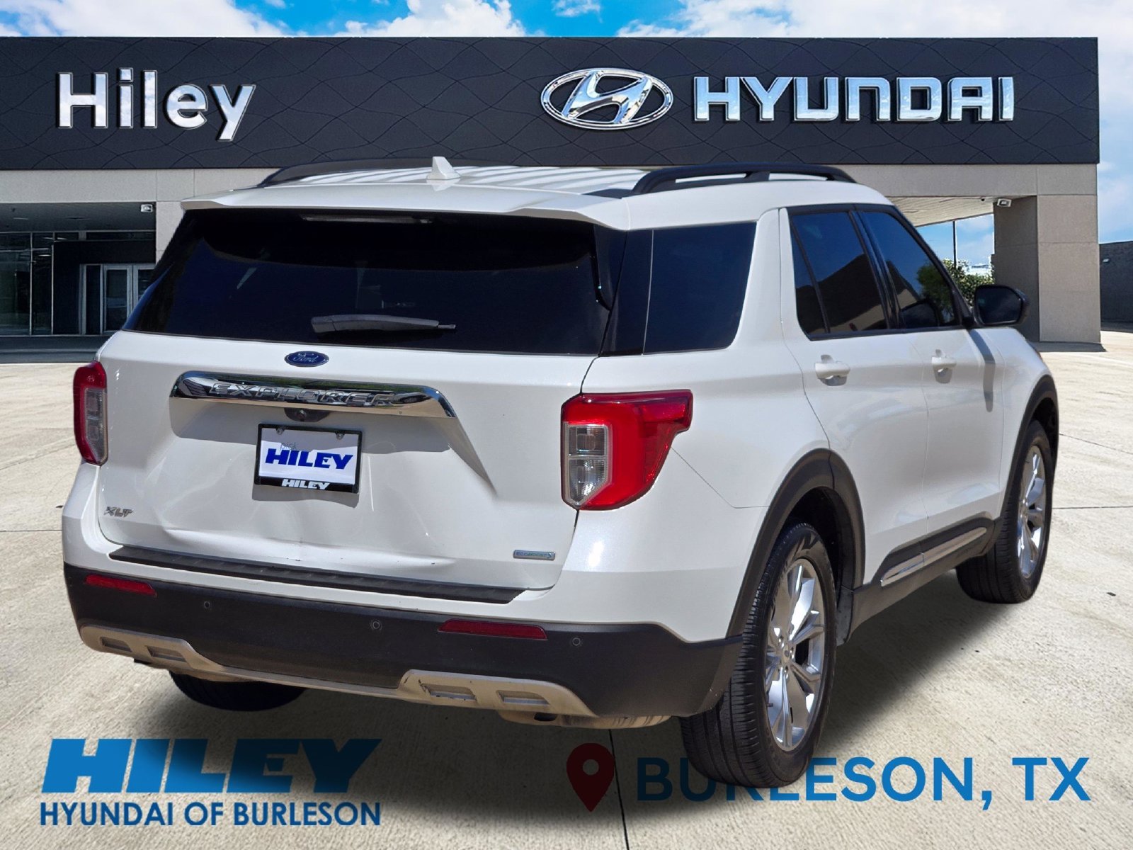 Used 2020 Ford Explorer XLT w/ Equipment Group 202A RWD image 4