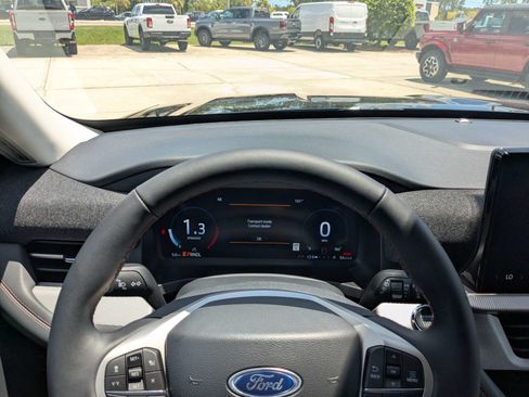 New 2026 Ford Explorer Active RWD image 30