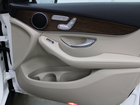 Used 2022 Mercedes-Benz GLC 300 4MATIC image 28