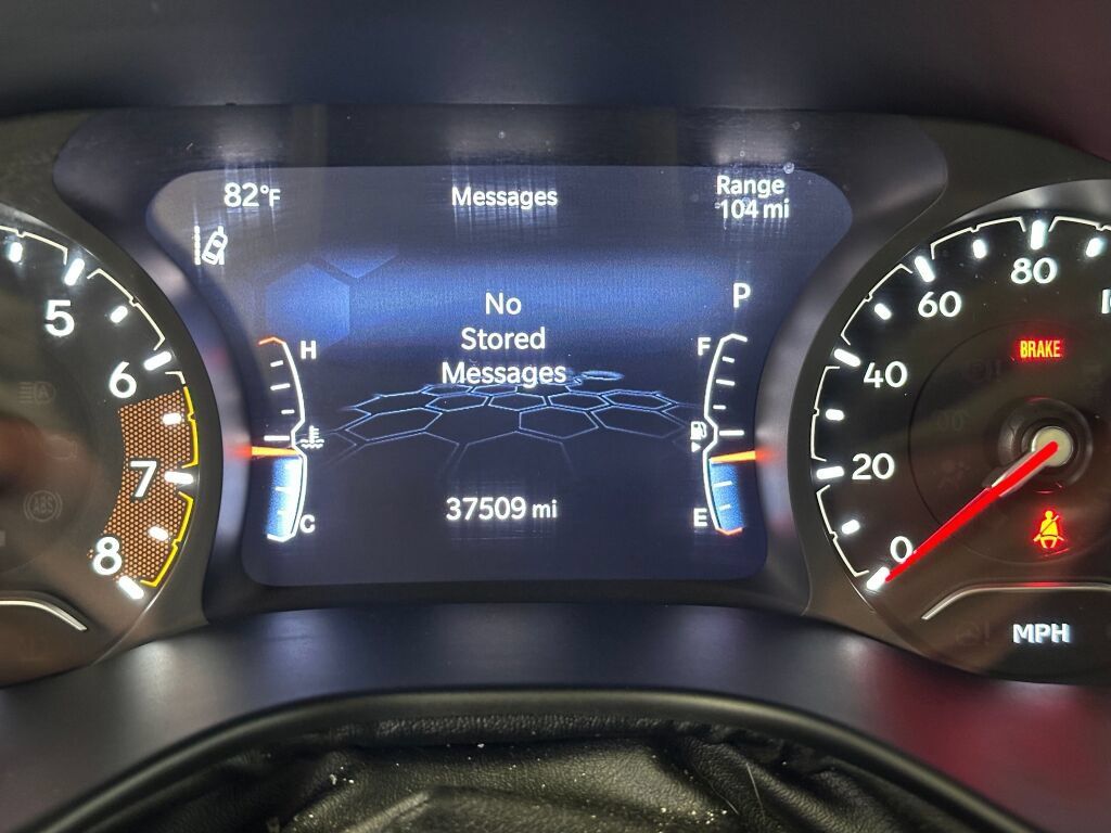 Used 2022 Jeep Compass Latitude w/ Sun and Sound Group AWD/4WD image 3