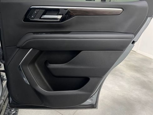 Used 2025 Chevrolet Tahoe Z71 image 19