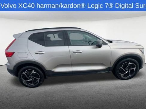 Used 2023 Volvo XC40 B5 Plus w/ Driver Assist Package image 9