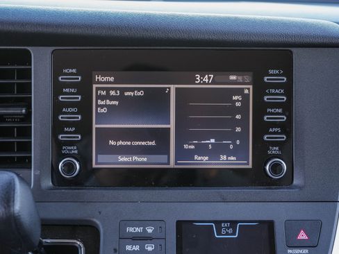 Used 2020 Toyota Sienna L image 15