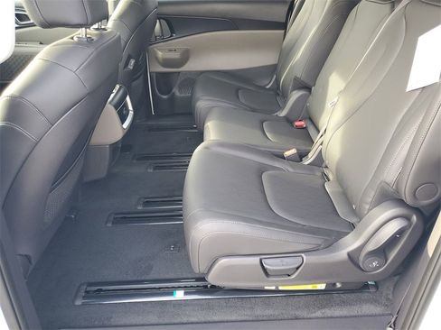 New 2026 Kia Carnival image 20