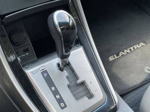 Used 2013 Hyundai Elantra Limited FWD image 28